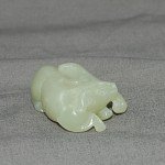 Vintage Schnitzerei in Hetian Jade mit Goat und Lingzhi