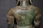 Antiker Buddha mit Königlichen Gewand