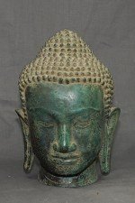 Sehr feine Buddha Kopf Skulptur auf Stand