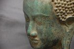 Sehr feine Buddha Kopf Skulptur auf Stand