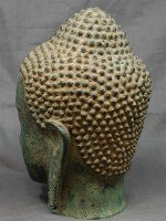 Sehr feine Buddha Kopf Skulptur auf Stand