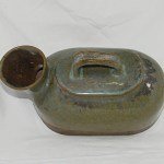 Antike Nachtflasche mit Seladon Glasur