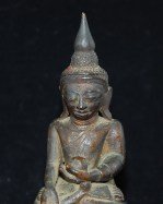 China-Wohnkultur: Vasen, Buddhas, Holzschnitzereien