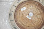 Antiker Teller Blau Weiss mit floralen Motiven im Zentrum und am Rand.  Der Teller stammt aus der Ladung einer Tschunke die um 1450 auf dem Weg von Vietnam nach Indonesien  im südchinesischem Meer vor  Hoi An sank. Teller der Ming Dynastie.