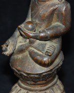 China-Wohnkultur: Vasen, Buddhas, Holzschnitzereien