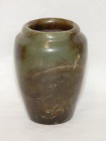Geschnitzte Vase in Hetian Jade