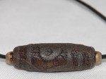 Antike schöne Dzi Perle in Achat aus Tibet mit 2 Augen