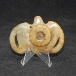 Antike Fledermaus / Bat auf Geldstück Hetian Jade