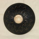 Seltener schwarzer Song Teller mit Lotos