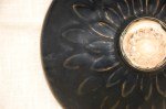 Seltener schwarzer Song Teller mit Lotos