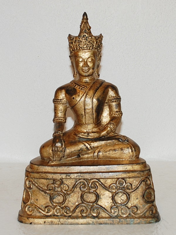 China-Wohnkultur: Vasen, Buddhas, Holzschnitzereien