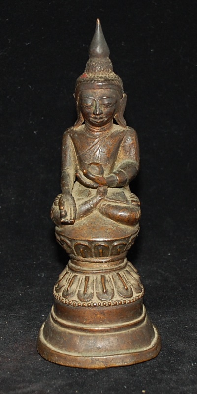 China-Wohnkultur: Vasen, Buddhas, Holzschnitzereien