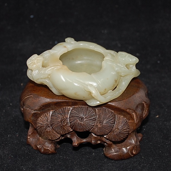 China-Wohnkultur: Vasen, Buddhas, Holzschnitzereien