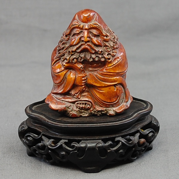 Antiker fein geschnitzter Buddha der langen Augenbrauen