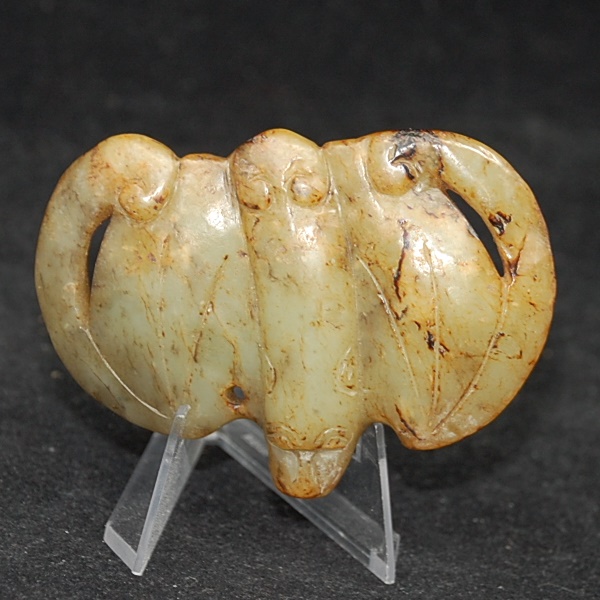Antike Fledermaus / Bat auf Geldstück Hetian Jade